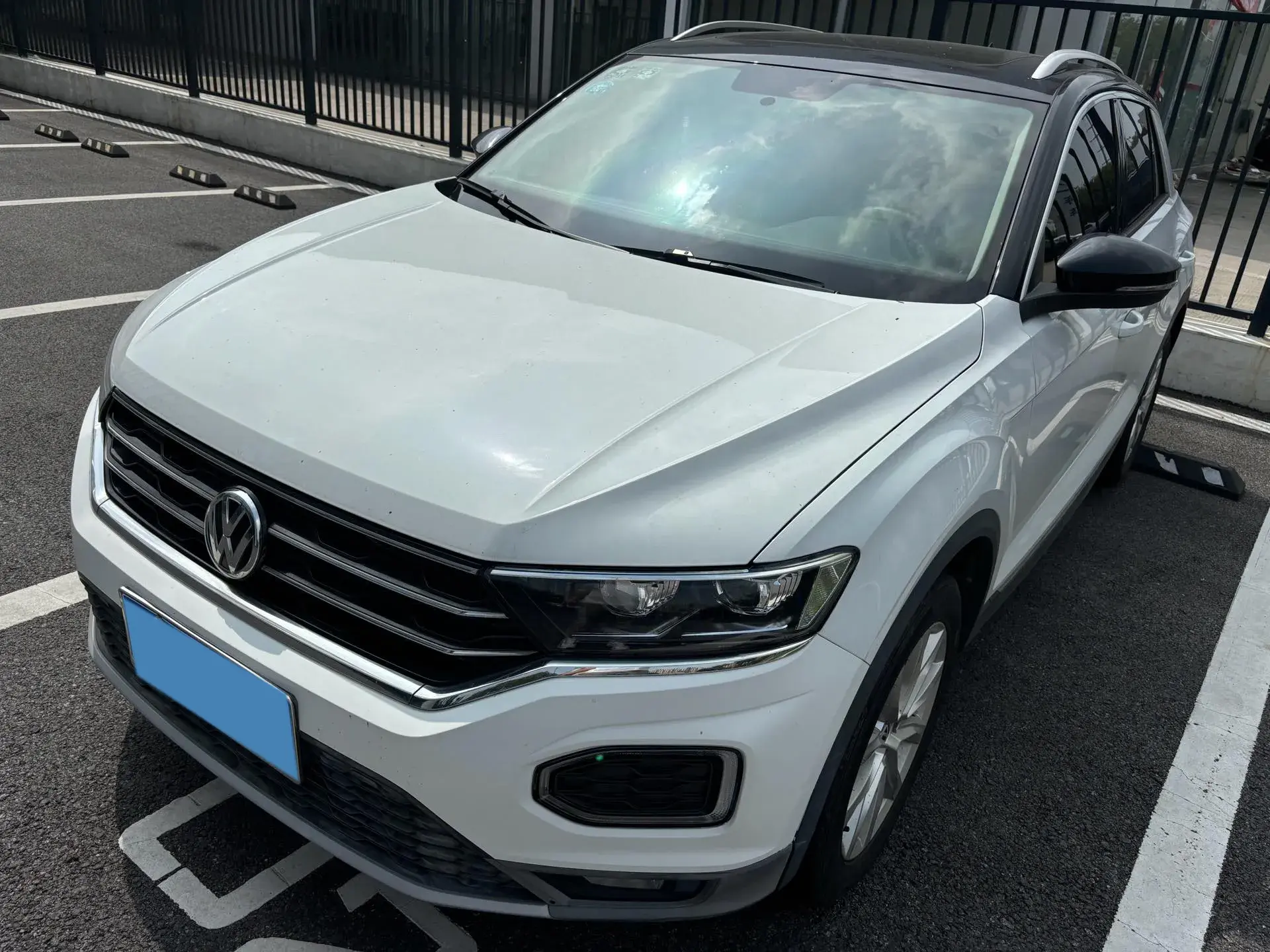 2019 VOLKSWAGEN T-ROC view 1