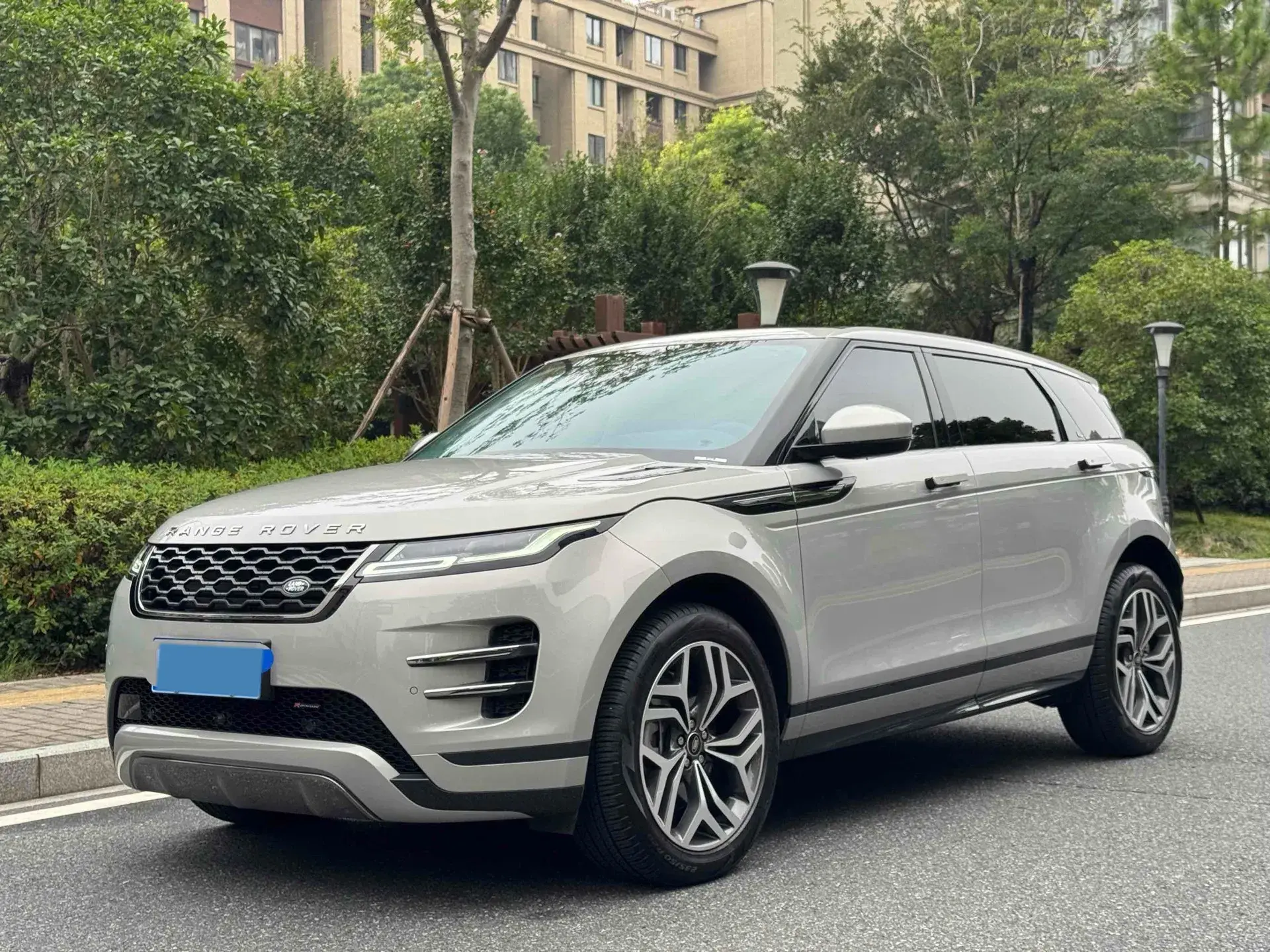 2023 LAND ROVER view 1
