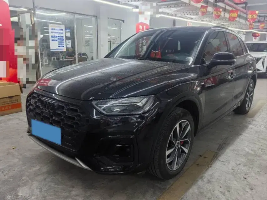 2024 AUDI Q5L view 1