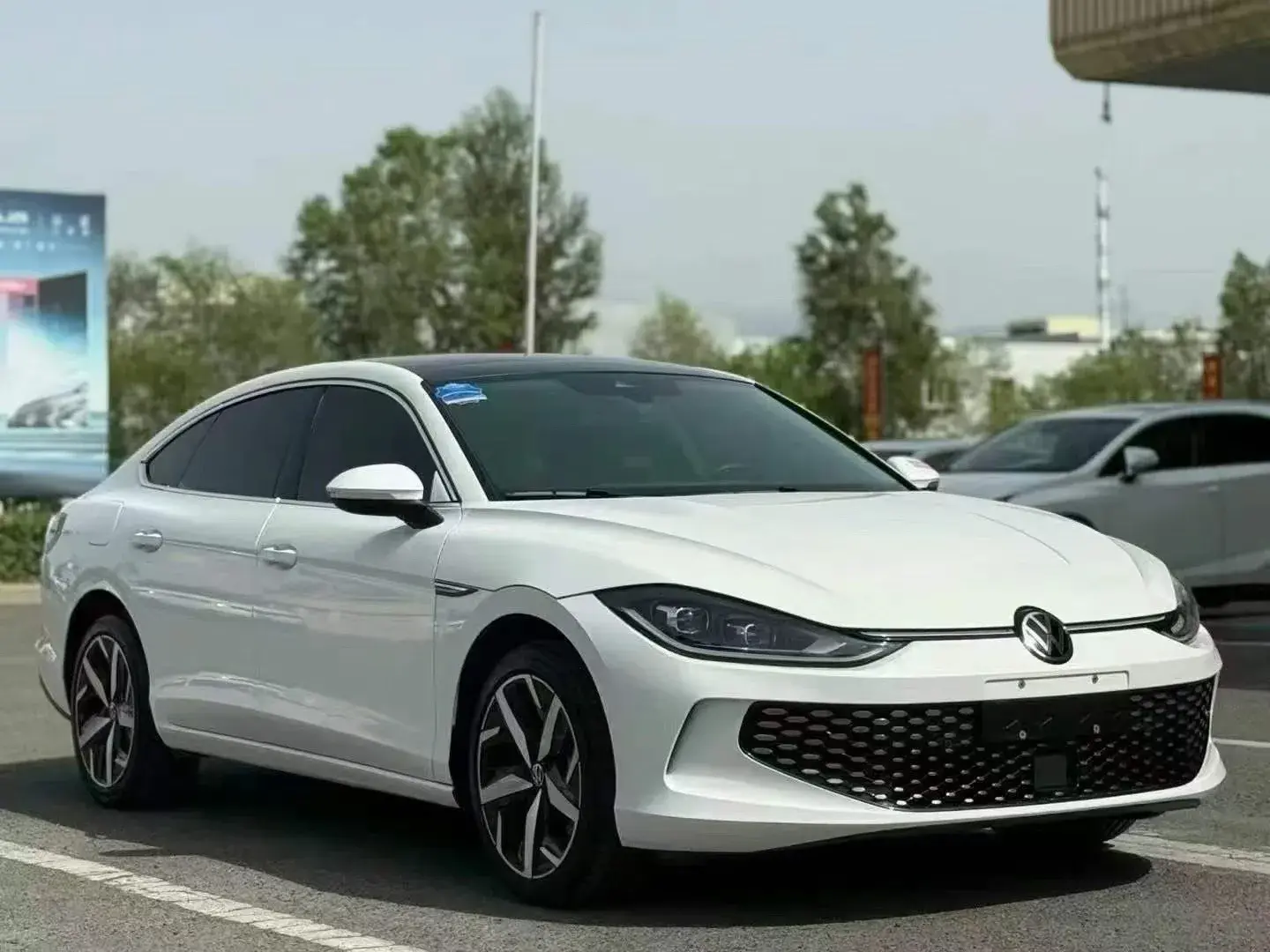 2023 VOLKSWAGEN LAMANDO thumbnail 3