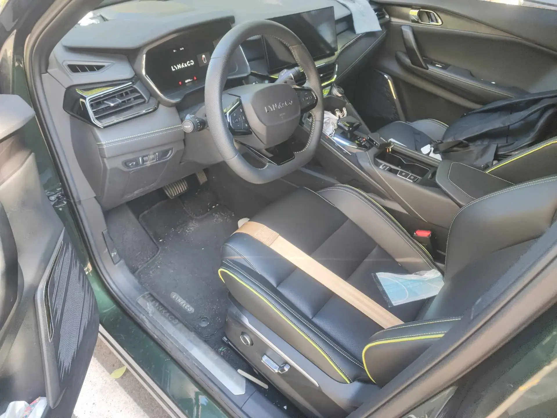 2023 LYNK&CO 06 thumbnail 4