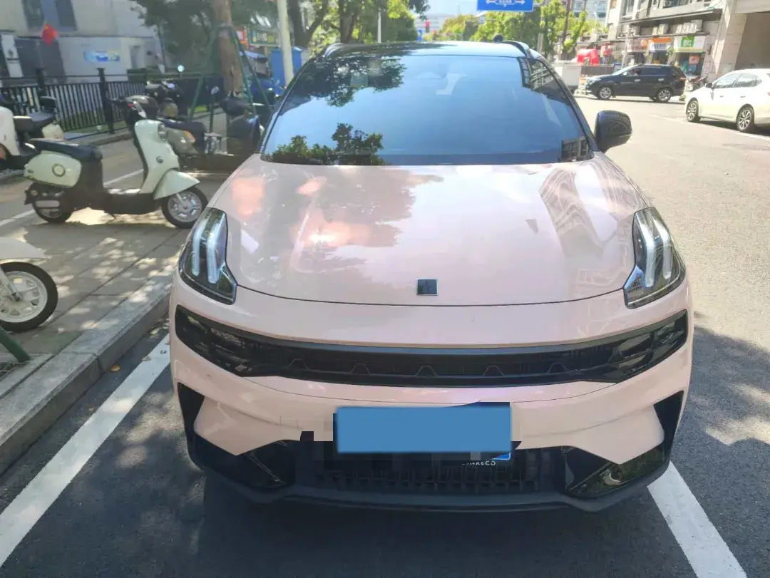 2023 LYNK&CO 06 thumbnail 3