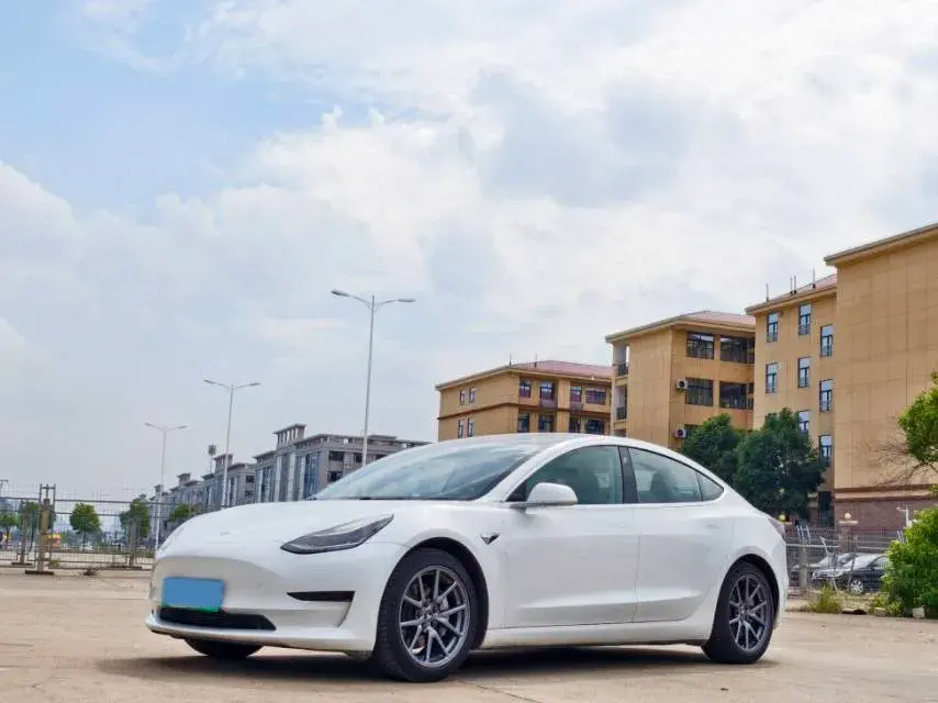 2020 TESLA MODEL view 1