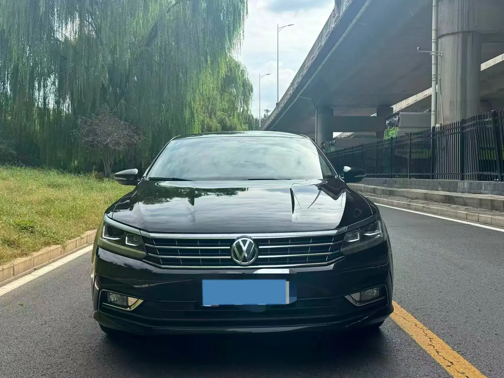 2017 VOLKSWAGEN PASSAT thumbnail 2
