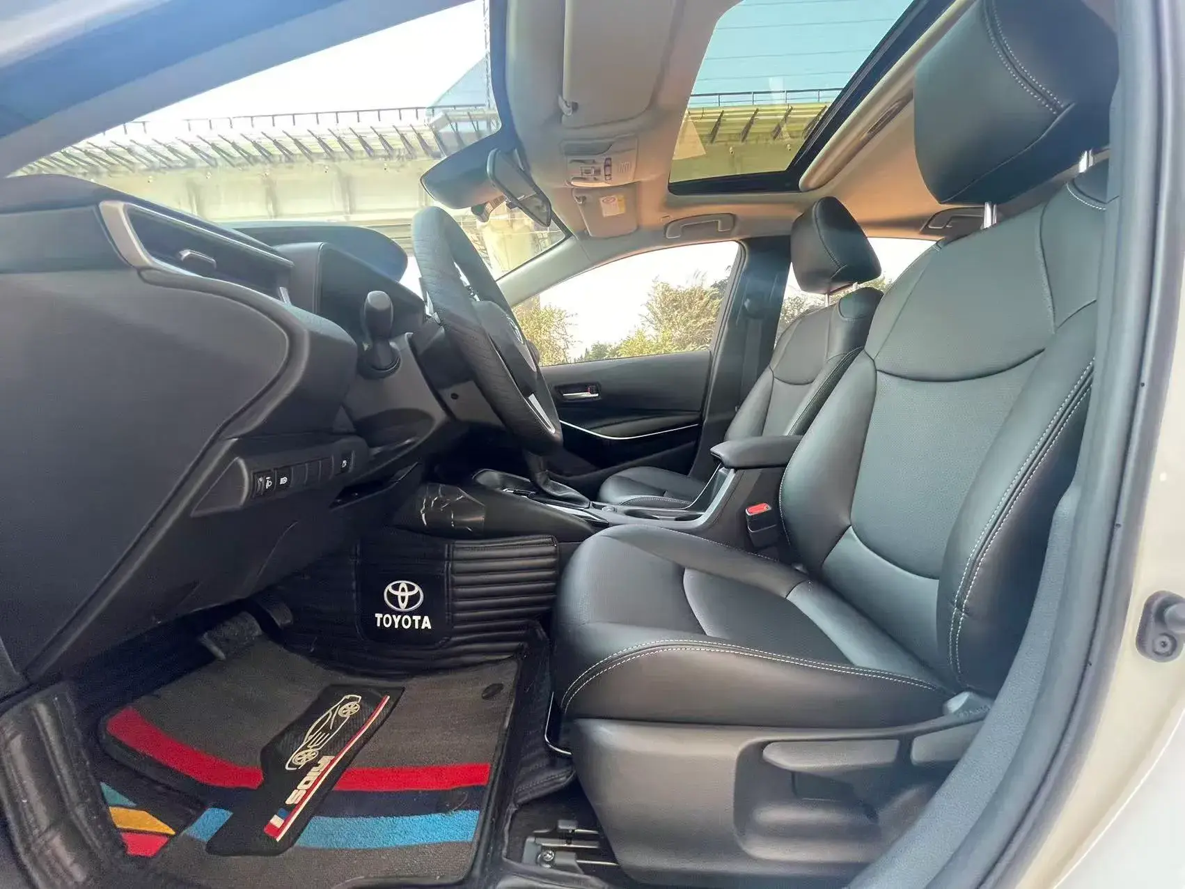 2021 TOYOTA COROLLA thumbnail 4