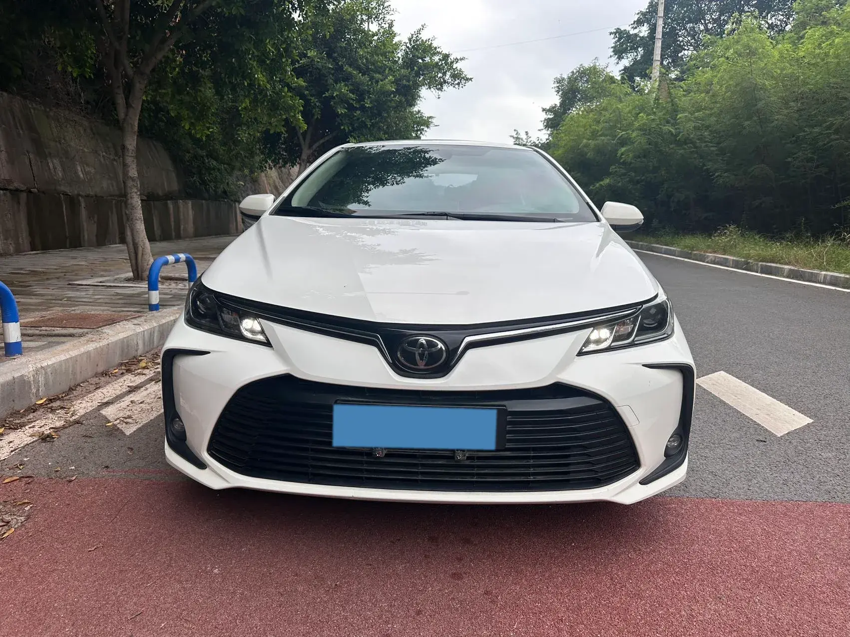 2019 TOYOTA COROLLA thumbnail 2