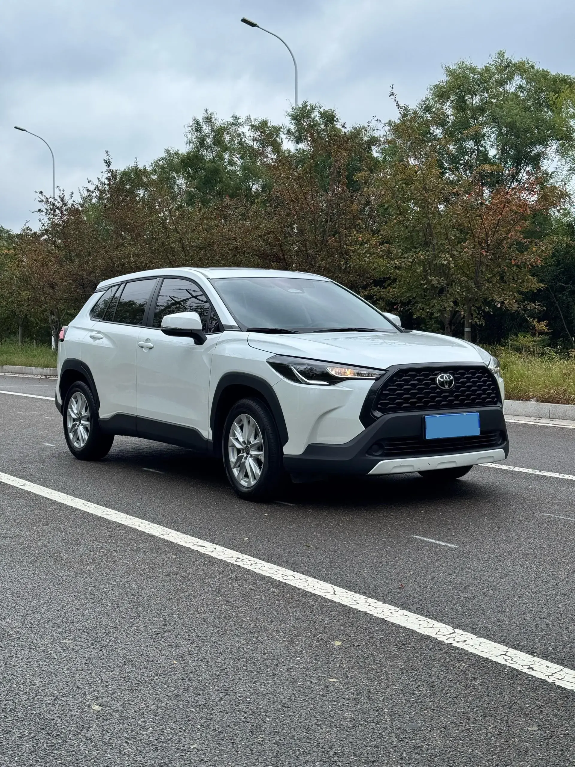 2023 TOYOTA COROLLA thumbnail 3