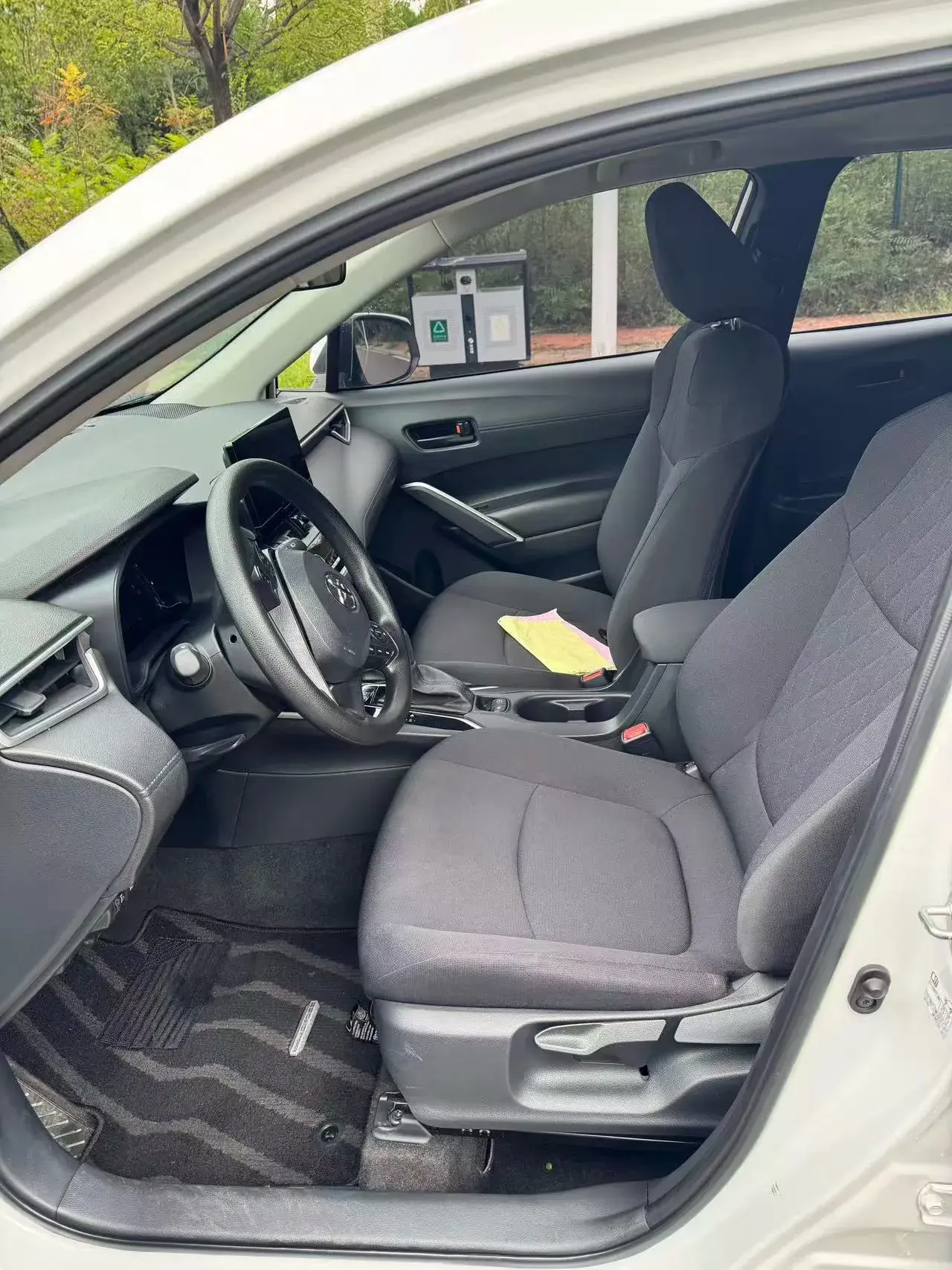 2023 TOYOTA COROLLA thumbnail 4