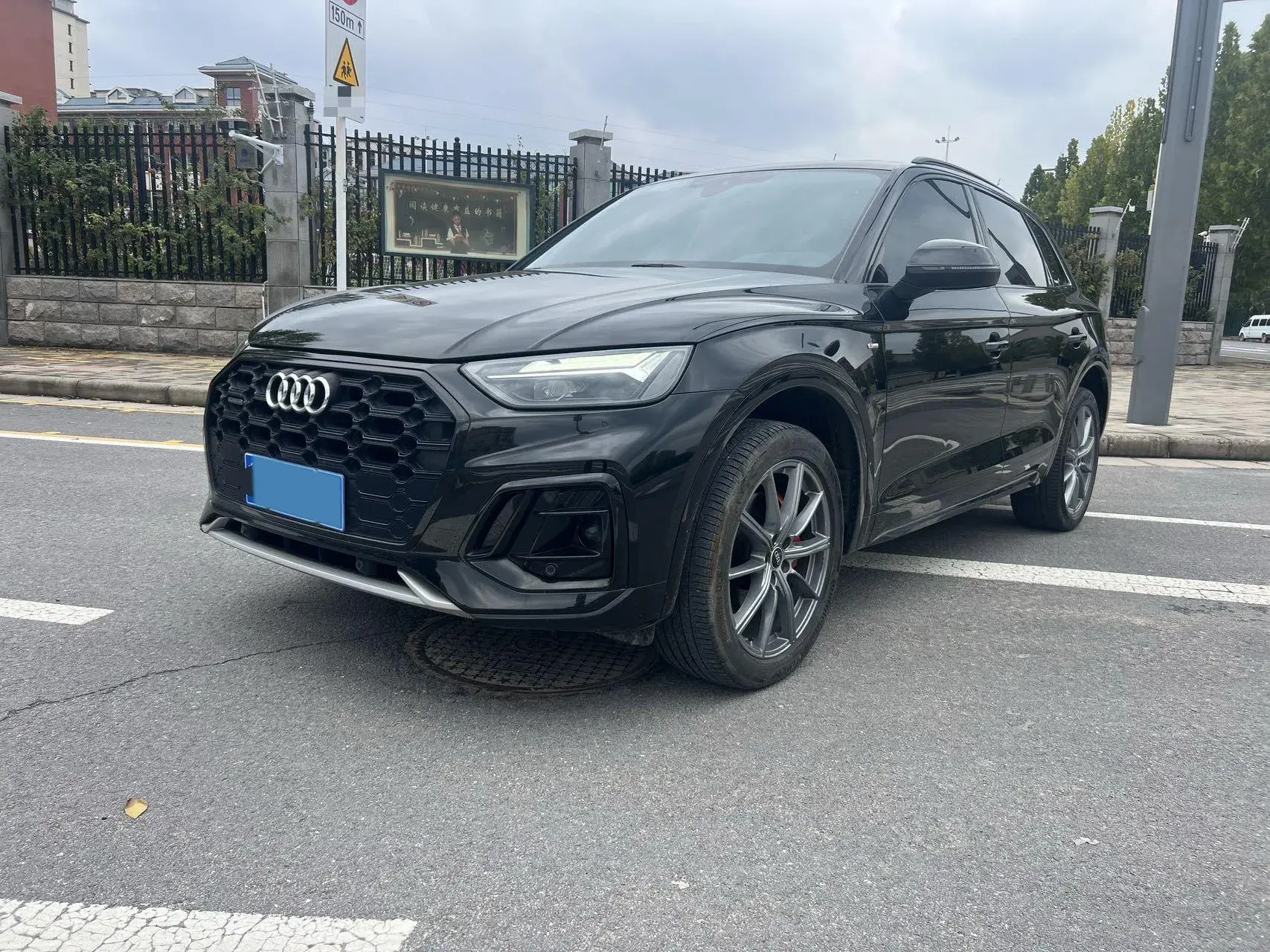 2022 AUDI Q5L view 1