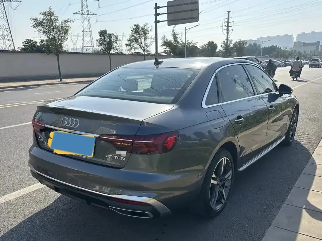 2020 AUDI A4L thumbnail 2