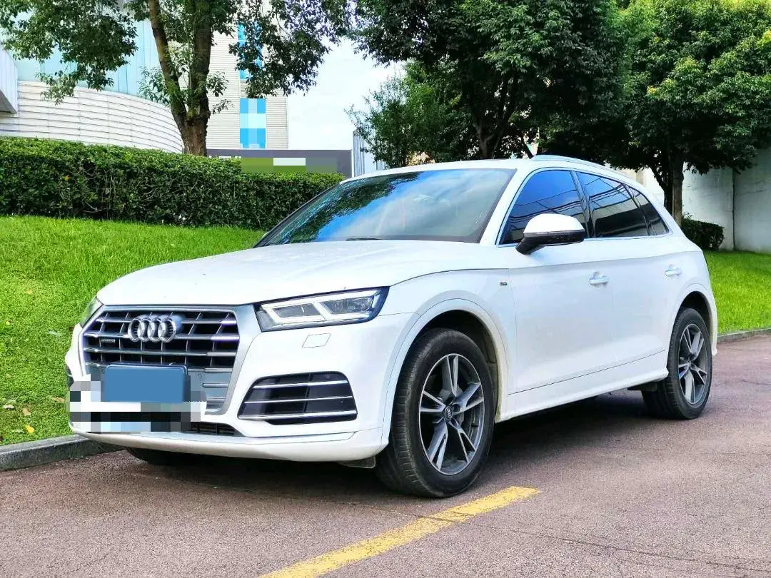 2020 AUDI Q5L view 1