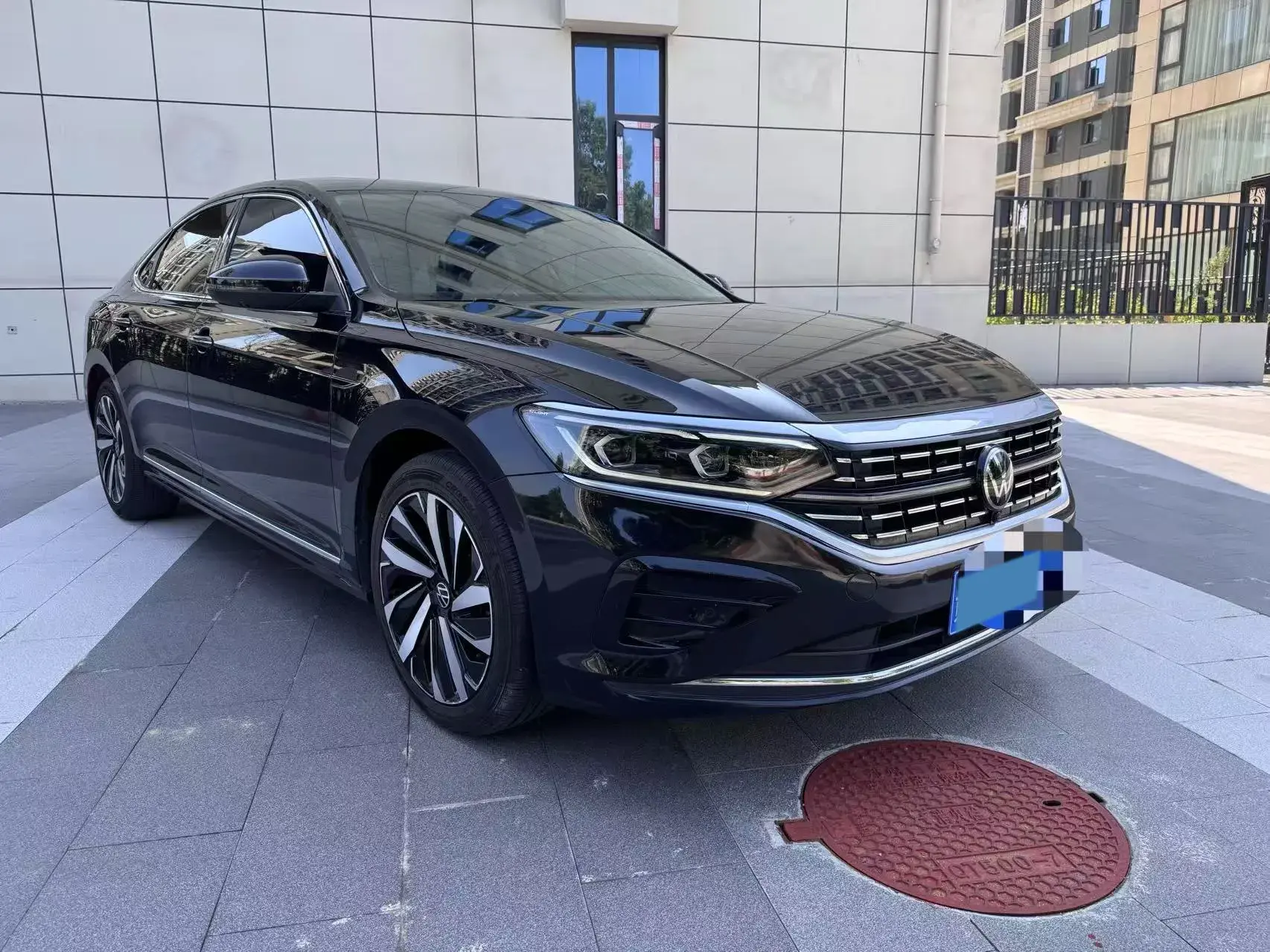 2024 VOLKSWAGEN PASSAT thumbnail 3