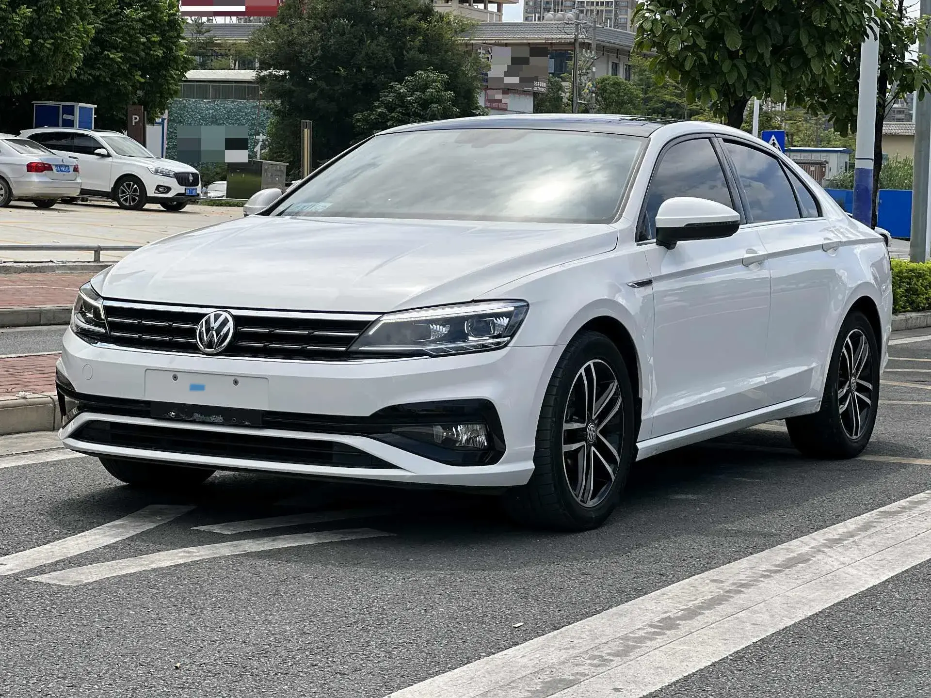 2021 VOLKSWAGEN LAMANDO view 1