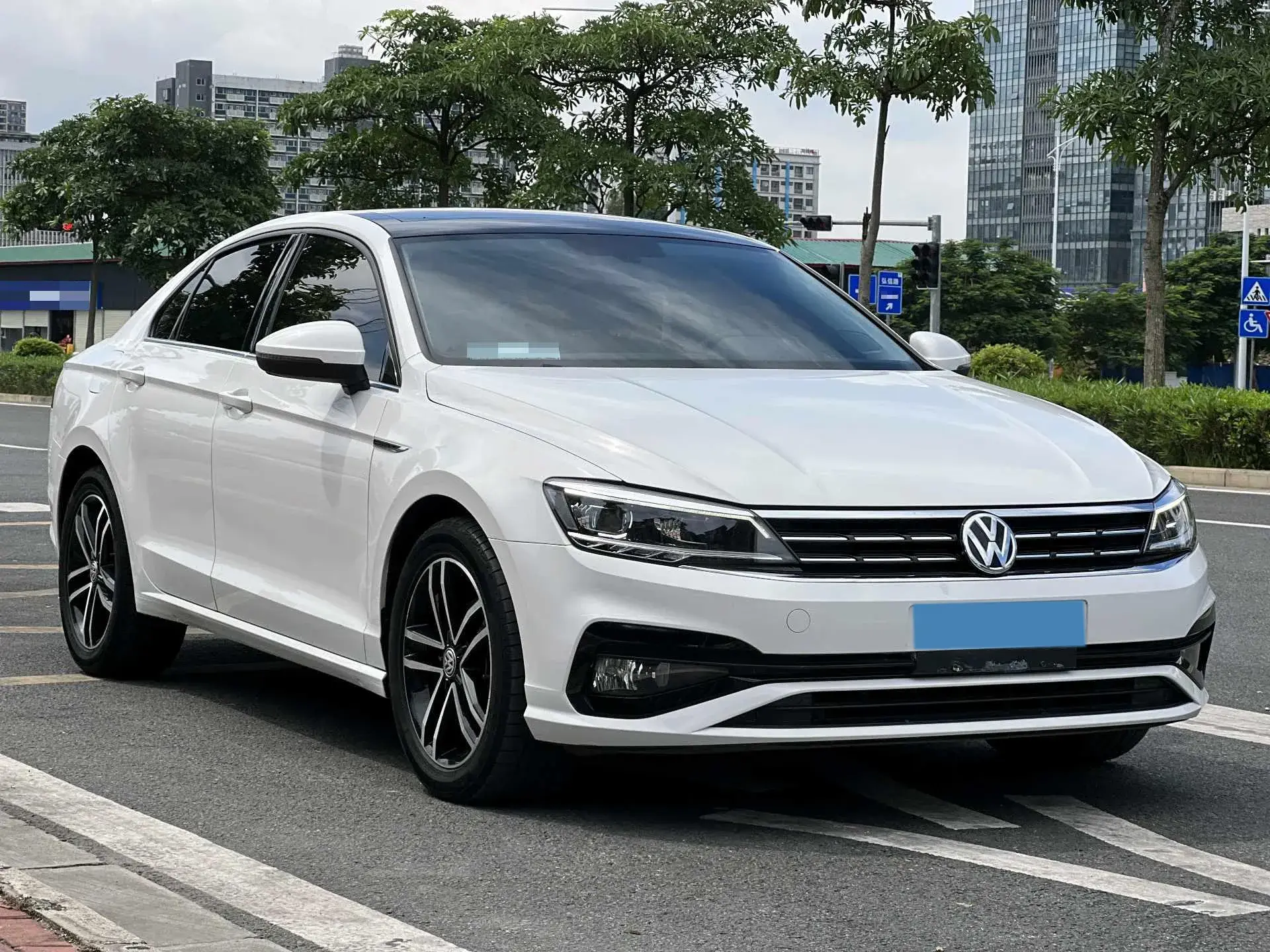 2021 VOLKSWAGEN LAMANDO thumbnail 3