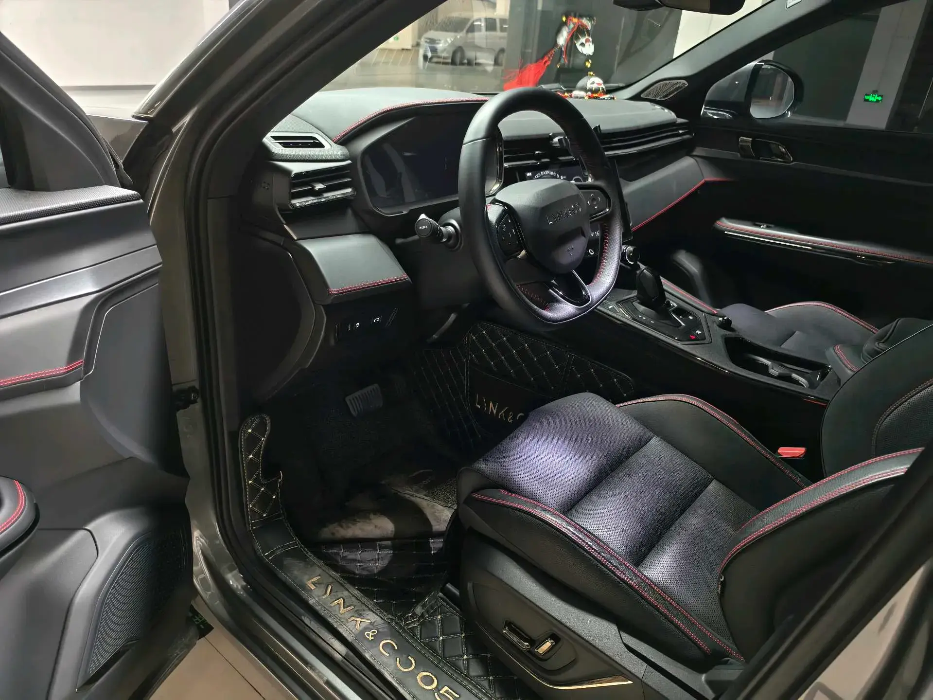 2020 LYNK&CO 05 thumbnail 3