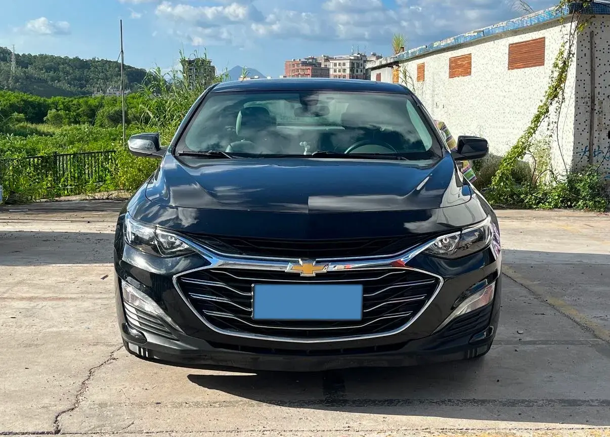 2019 CHEVROLET MALIBU thumbnail 2