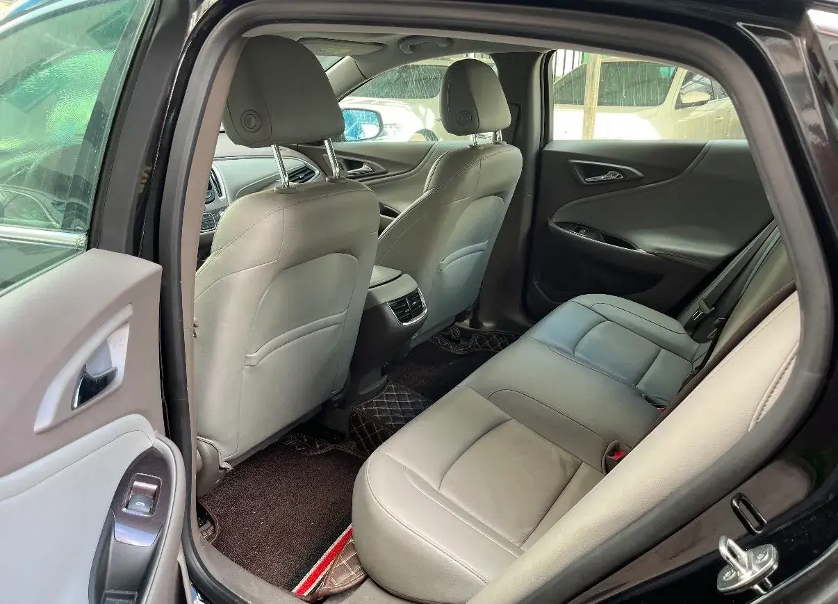 2019 CHEVROLET MALIBU thumbnail 4