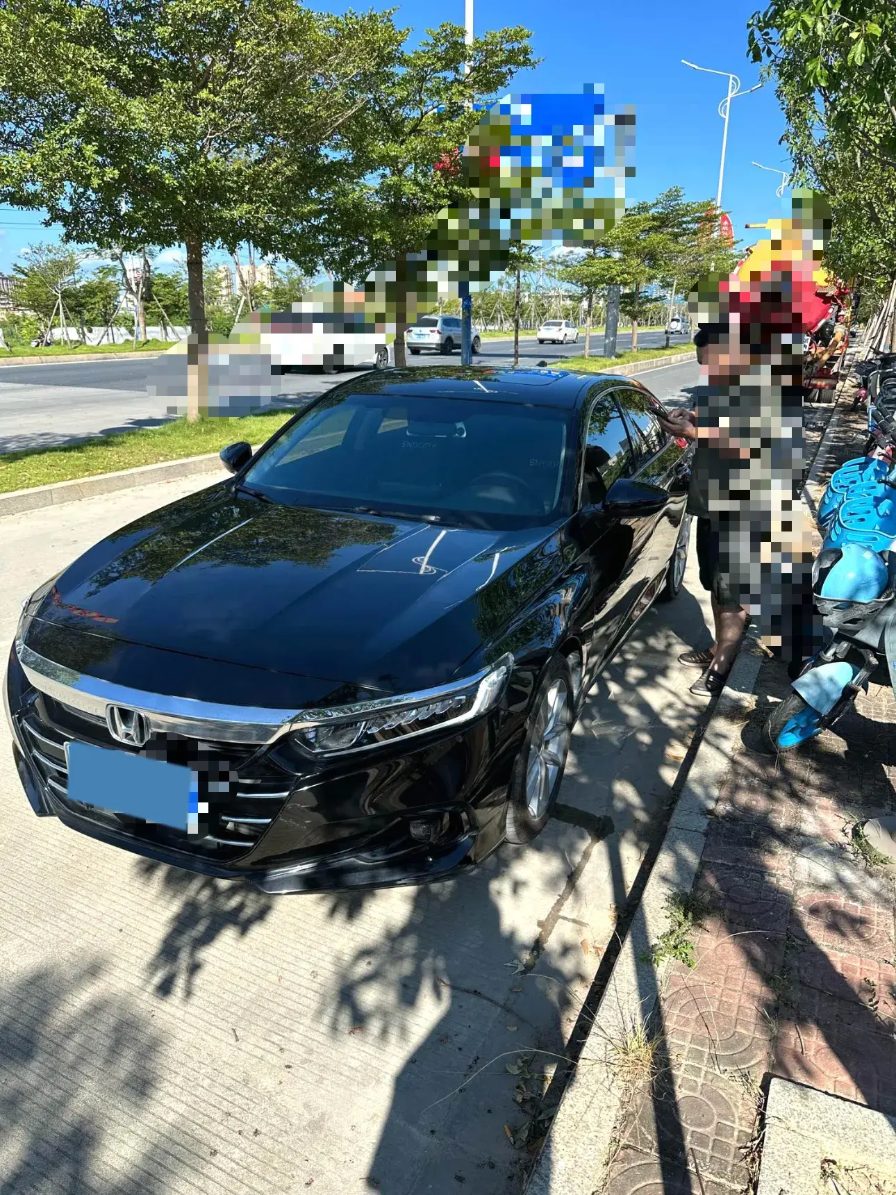 2022 HONDA ACCORD view 1