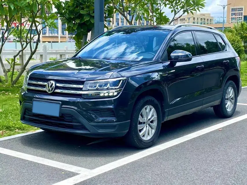 2019 VOLKSWAGEN THARU view 1