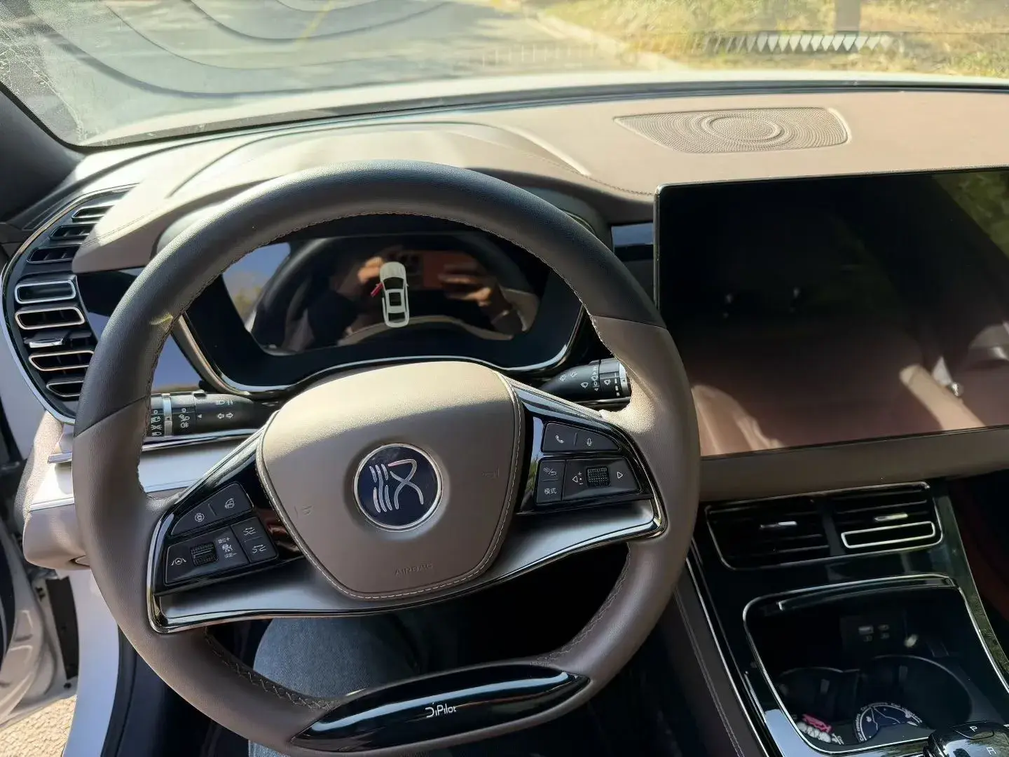 2024 BYD HAN thumbnail 4