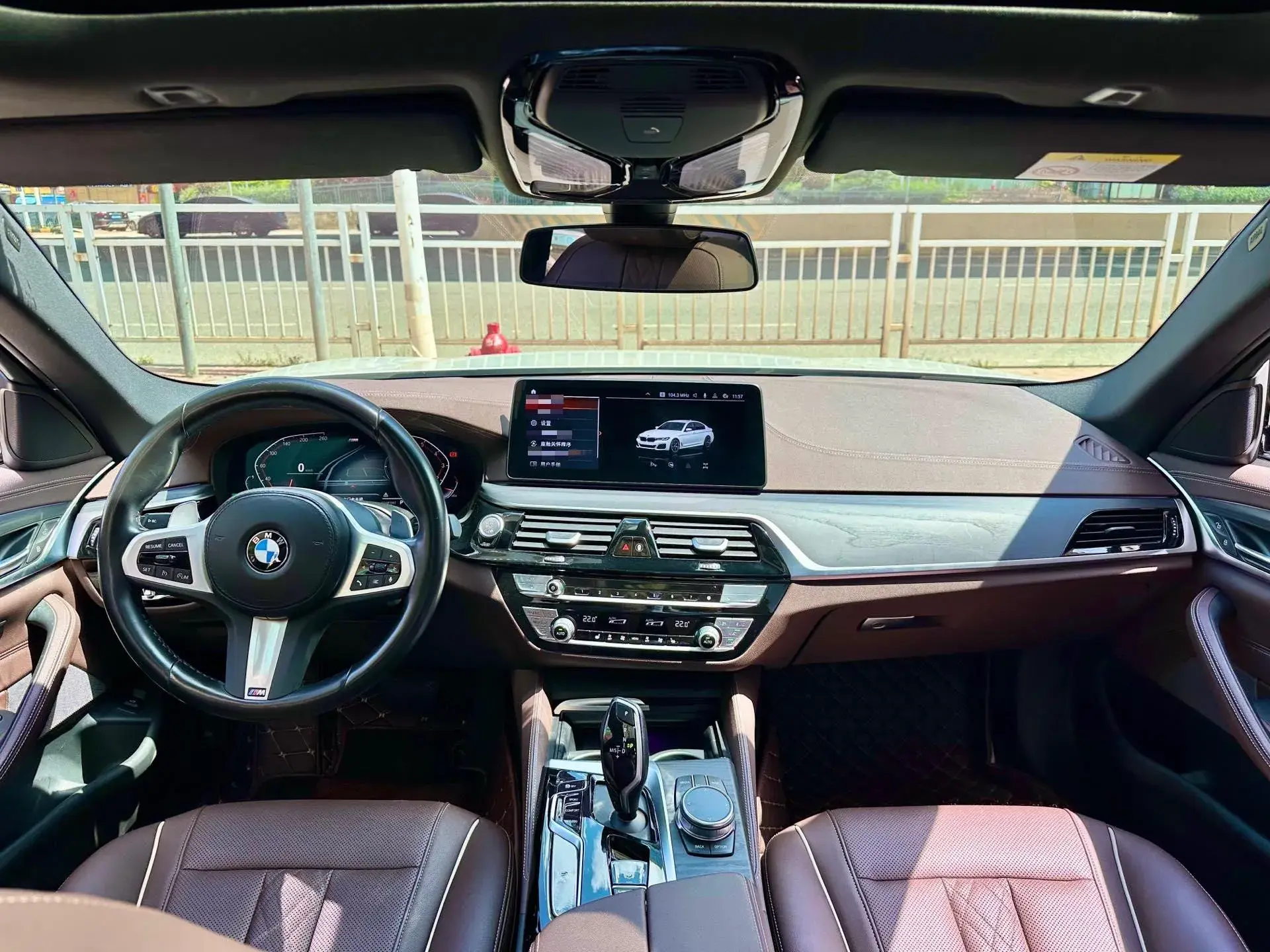 2022 BMW 5 thumbnail 3