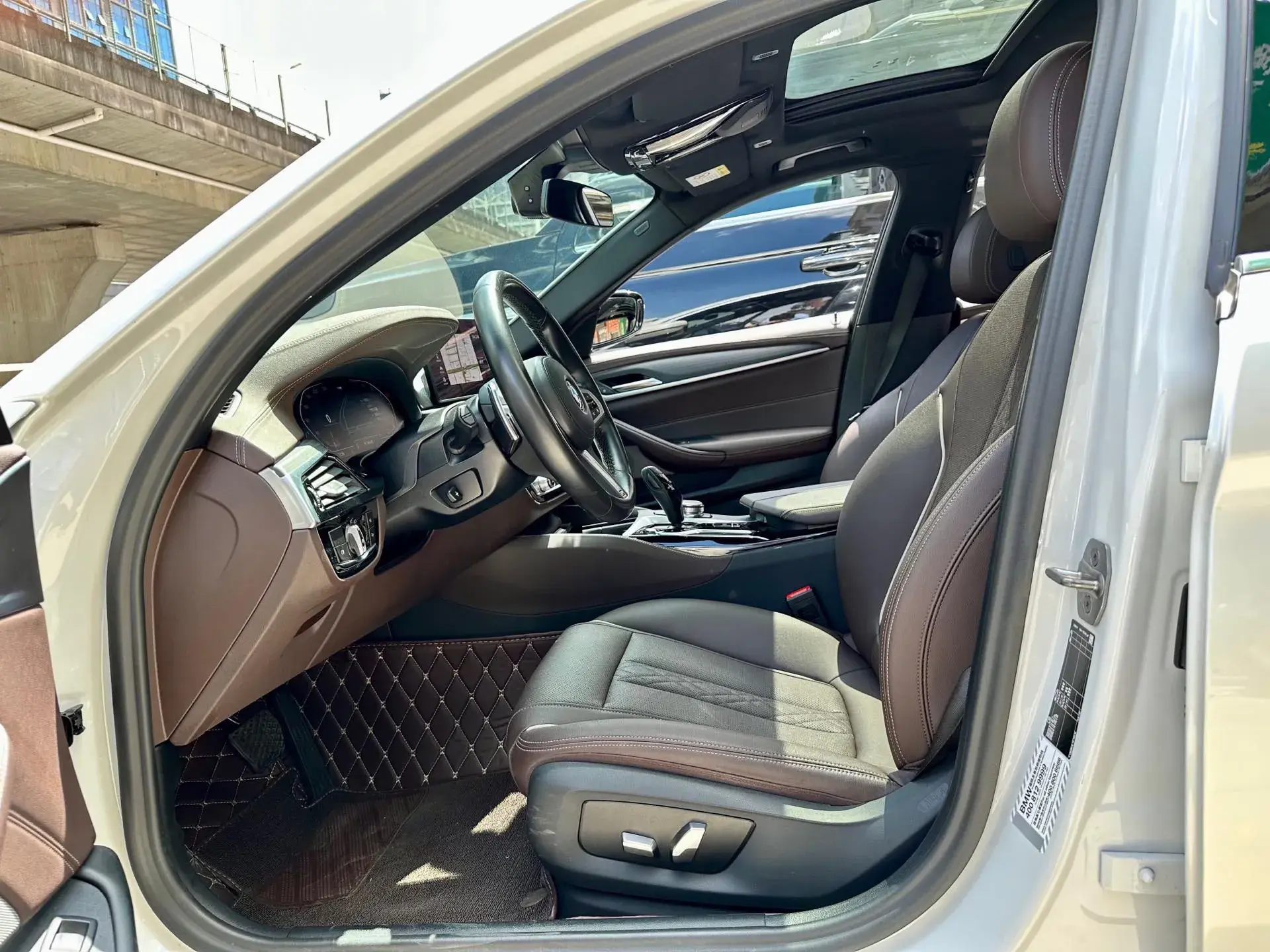 2022 BMW 5 thumbnail 4