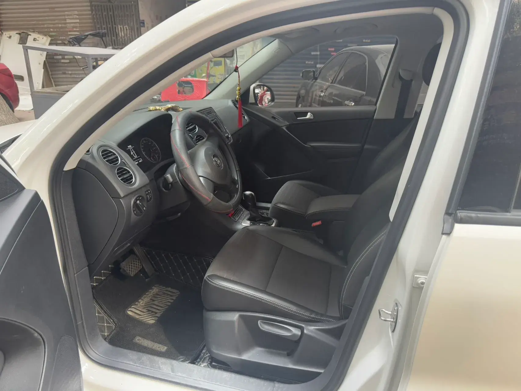 2017 VOLKSWAGEN TIGUAN thumbnail 2