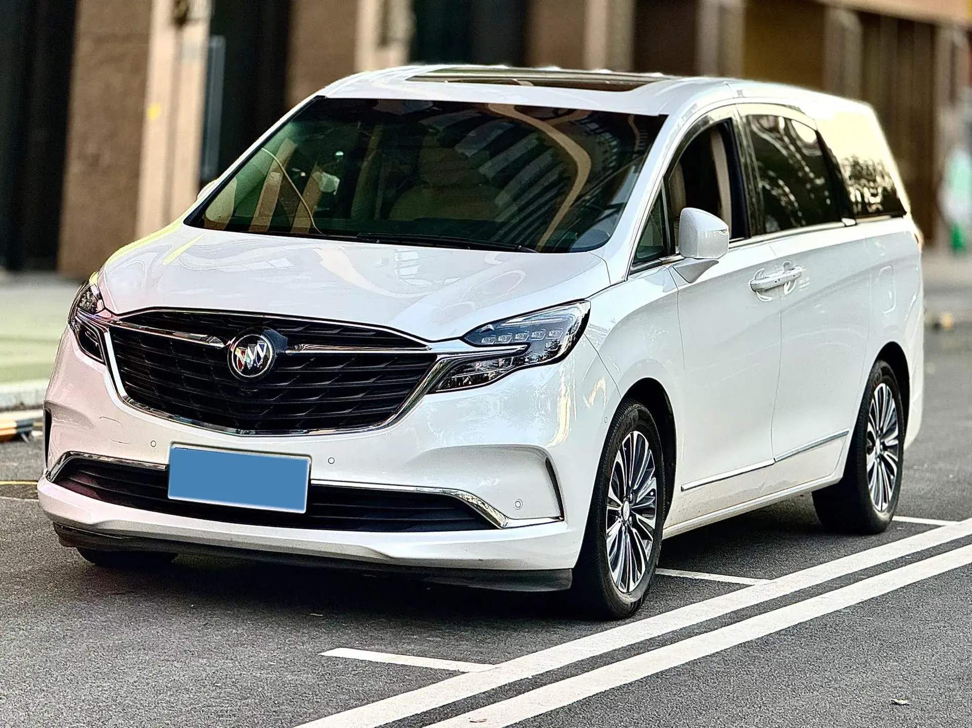 2022 BUICK GL8 view 1