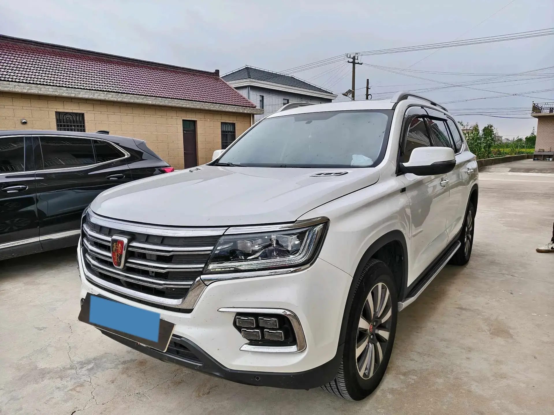 2019 ROEWE RX8 view 1