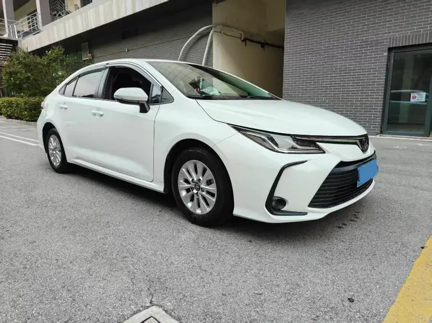 2021 TOYOTA COROLLA thumbnail 3