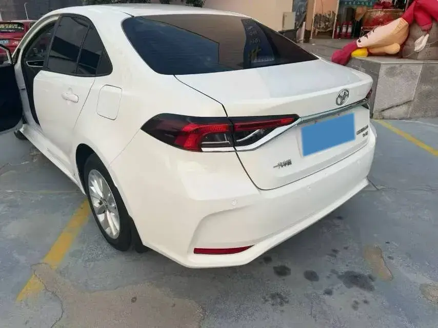 2021 TOYOTA COROLLA thumbnail 4