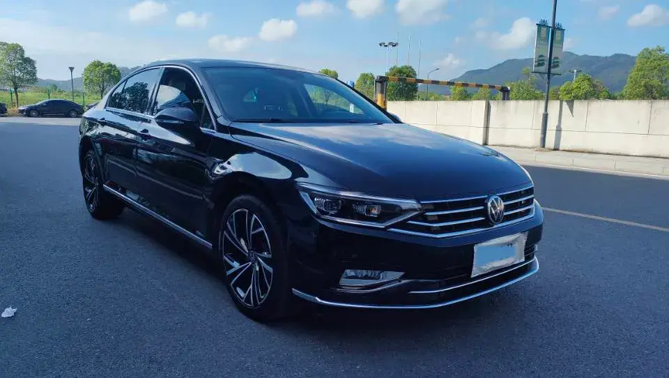 2021 VOLKSWAGEN MAGOTAN thumbnail 3