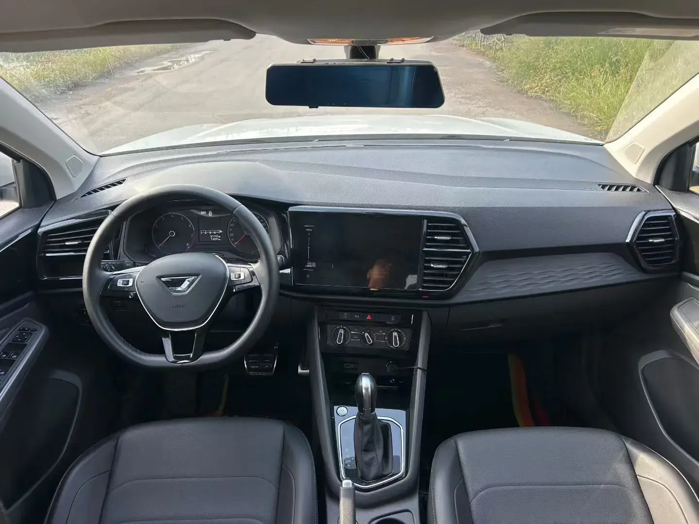 2019 JETTA VS5 thumbnail 4