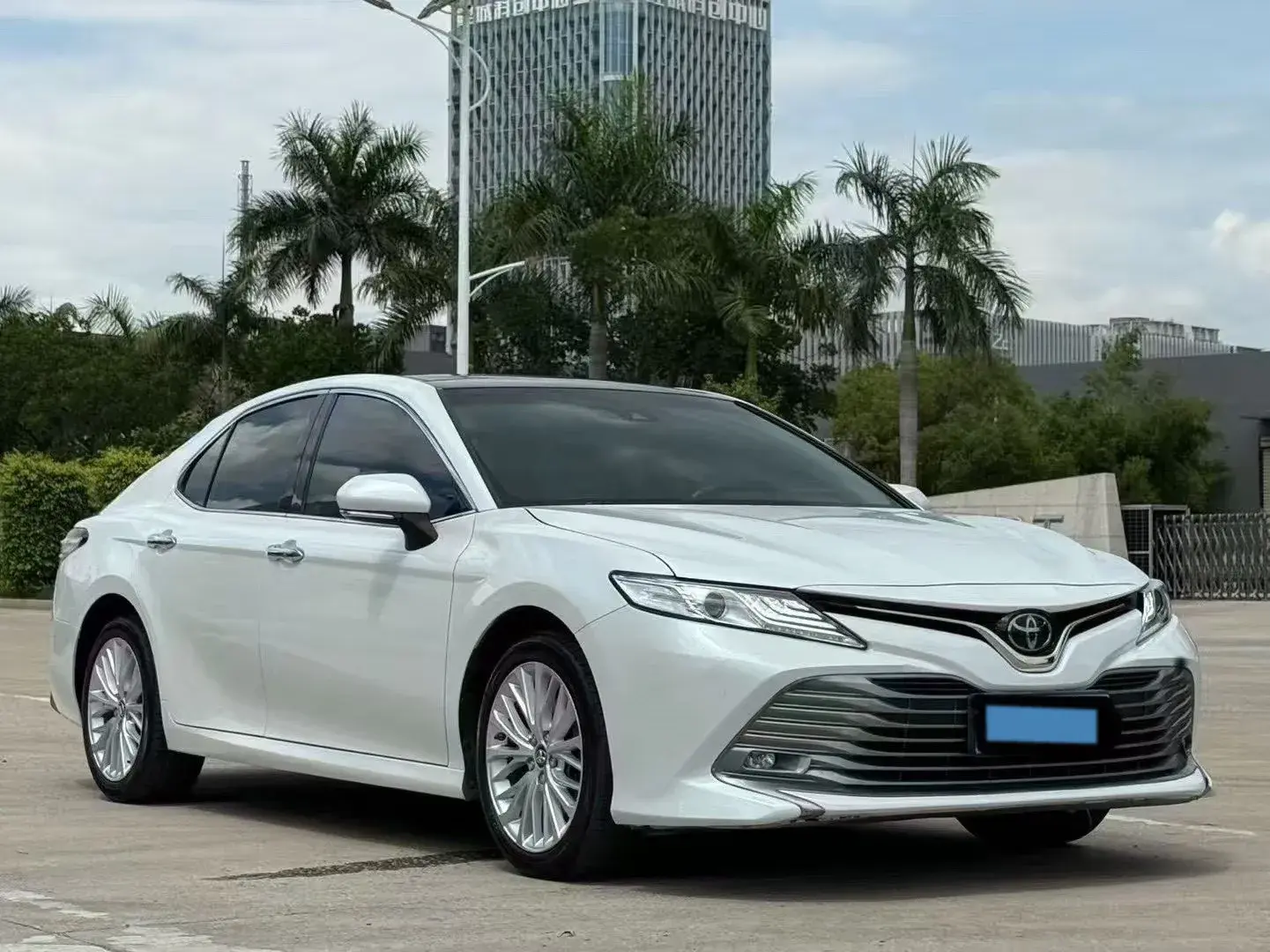 2019 TOYOTA CAMRY thumbnail 3