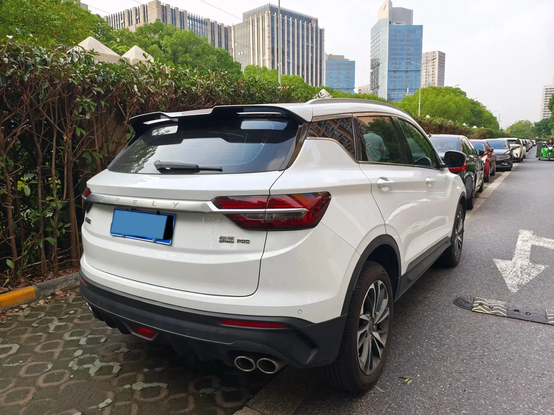2024 XPENG X9 view 1
