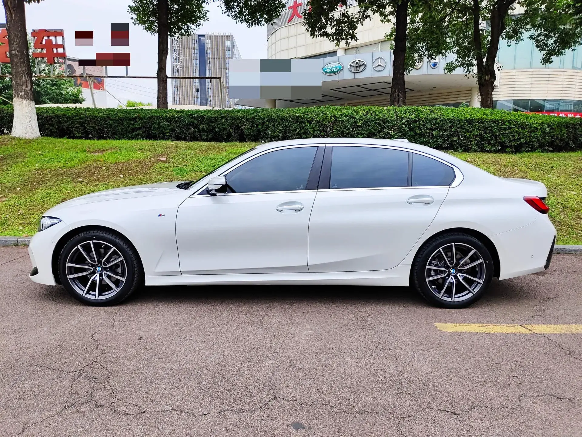 2023 BMW 3 thumbnail 2