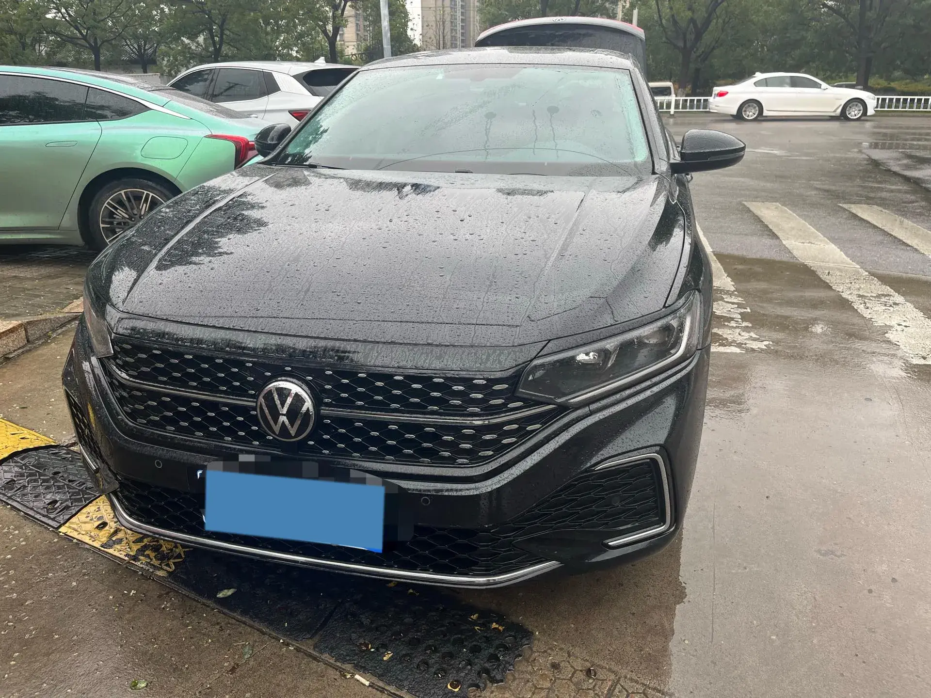 2023 VOLKSWAGEN PASSAT thumbnail 2