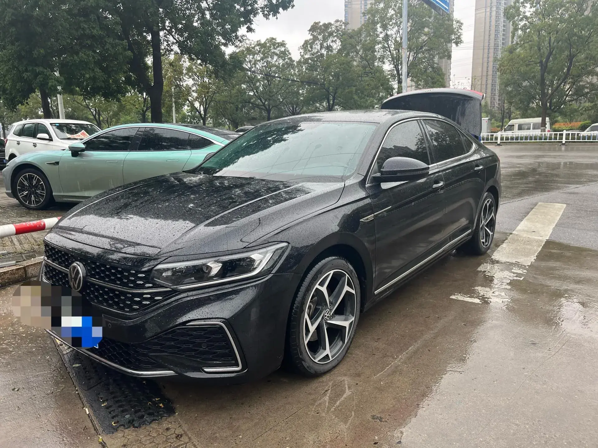 2023 VOLKSWAGEN PASSAT view 1