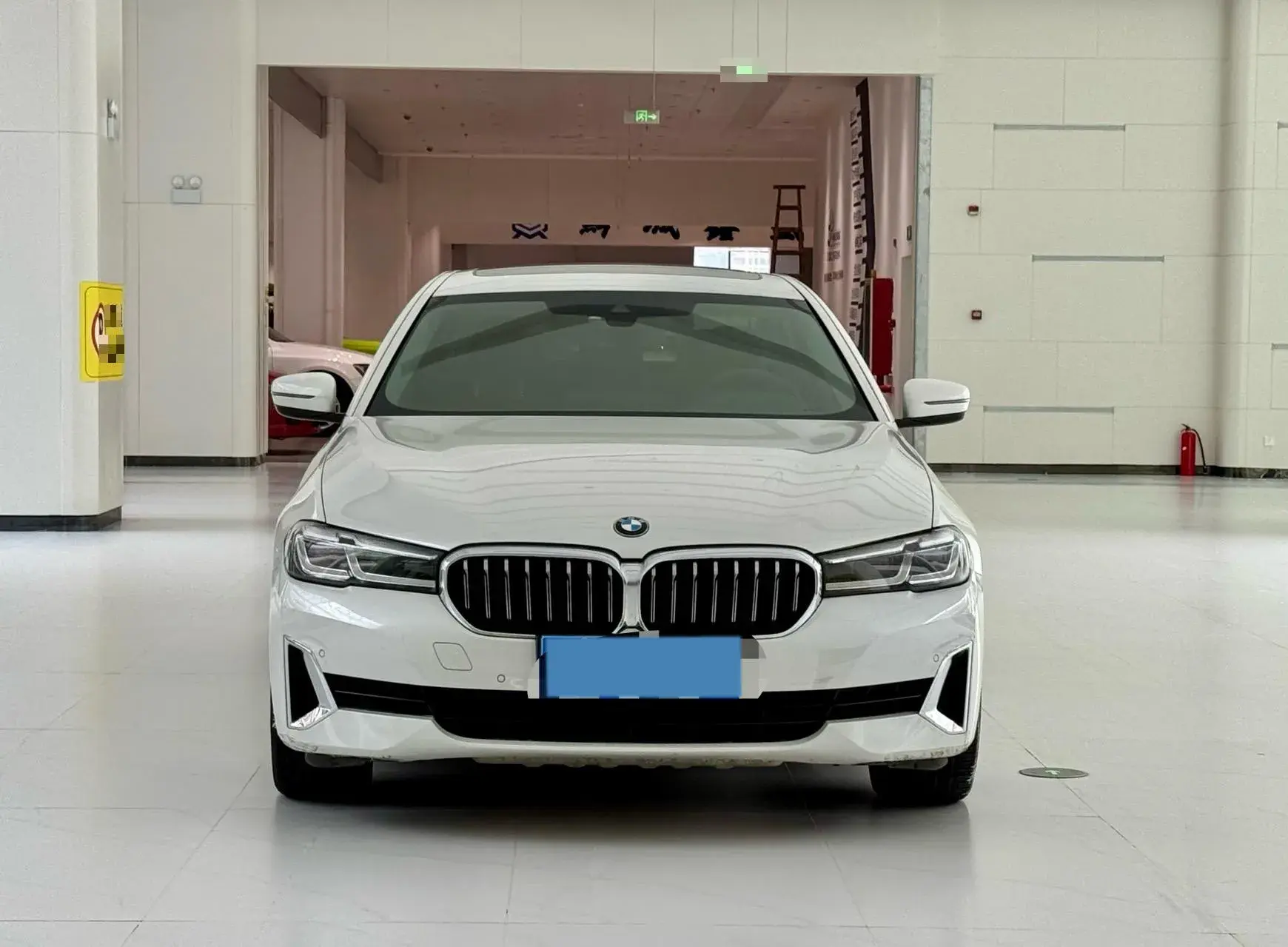 2021 BMW 5 thumbnail 2