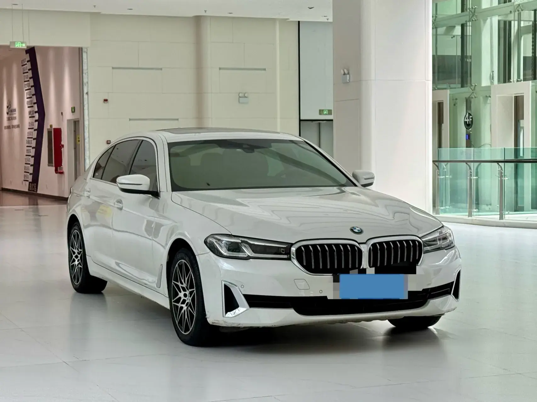 2021 BMW 5 thumbnail 3