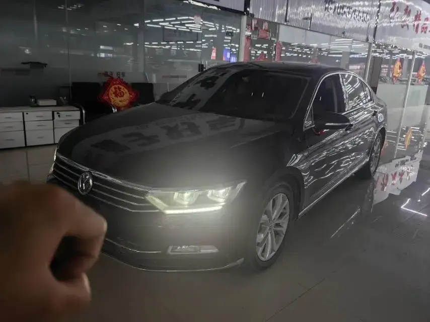 2019 VOLKSWAGEN MAGOTAN view 1