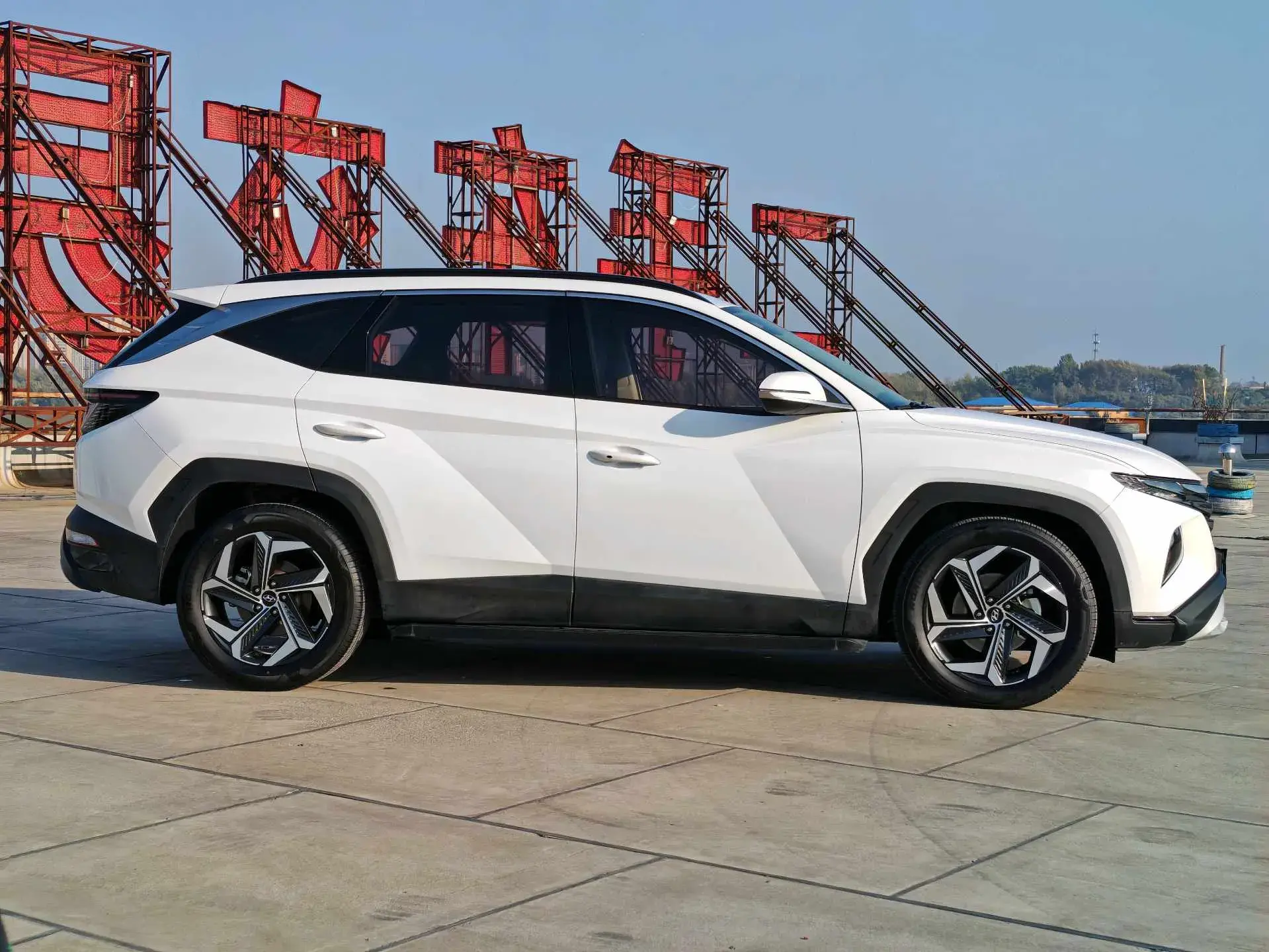 2021 HYUNDAI TUCSON thumbnail 4