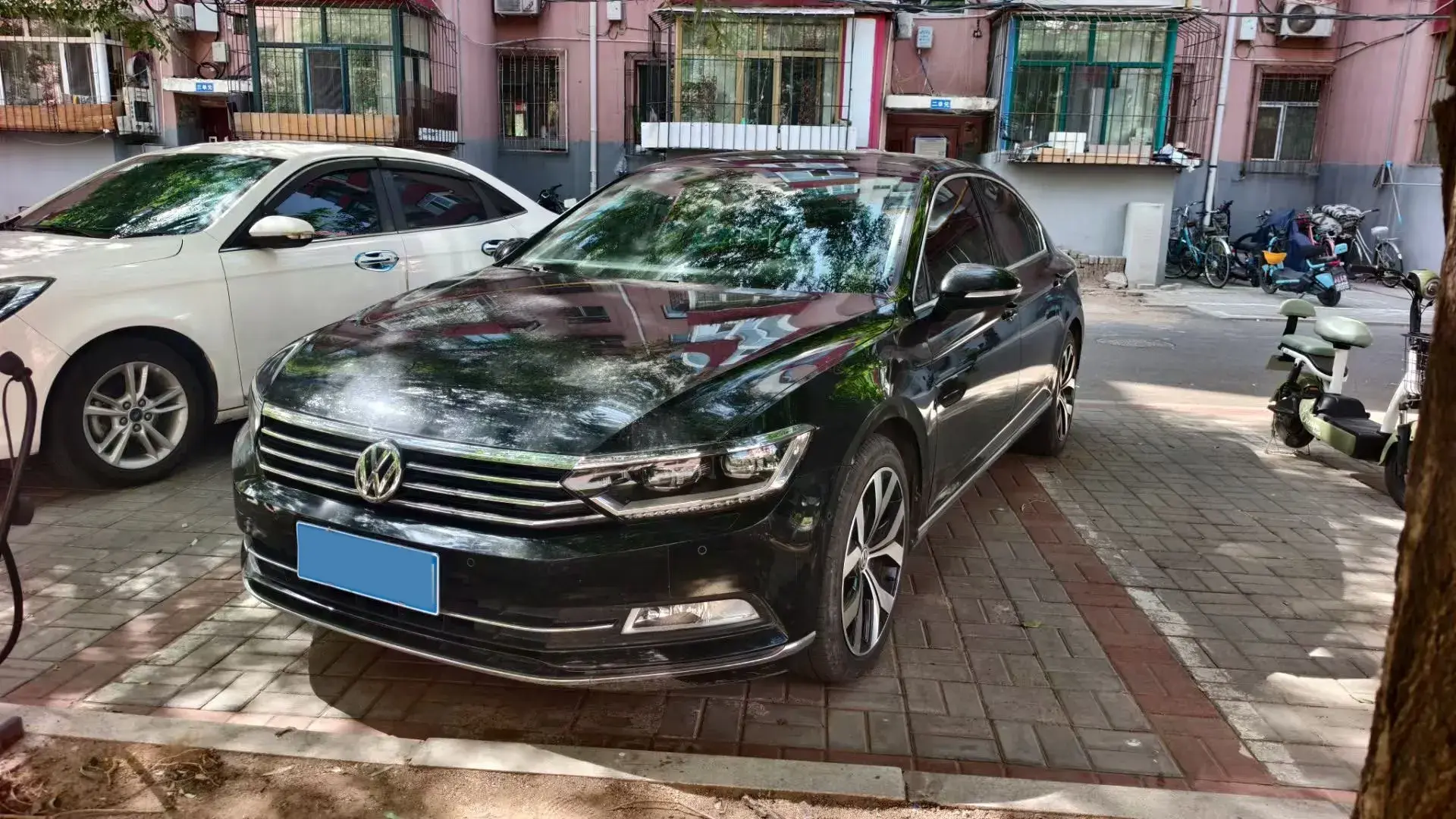 2018 VOLKSWAGEN MAGOTAN view 1