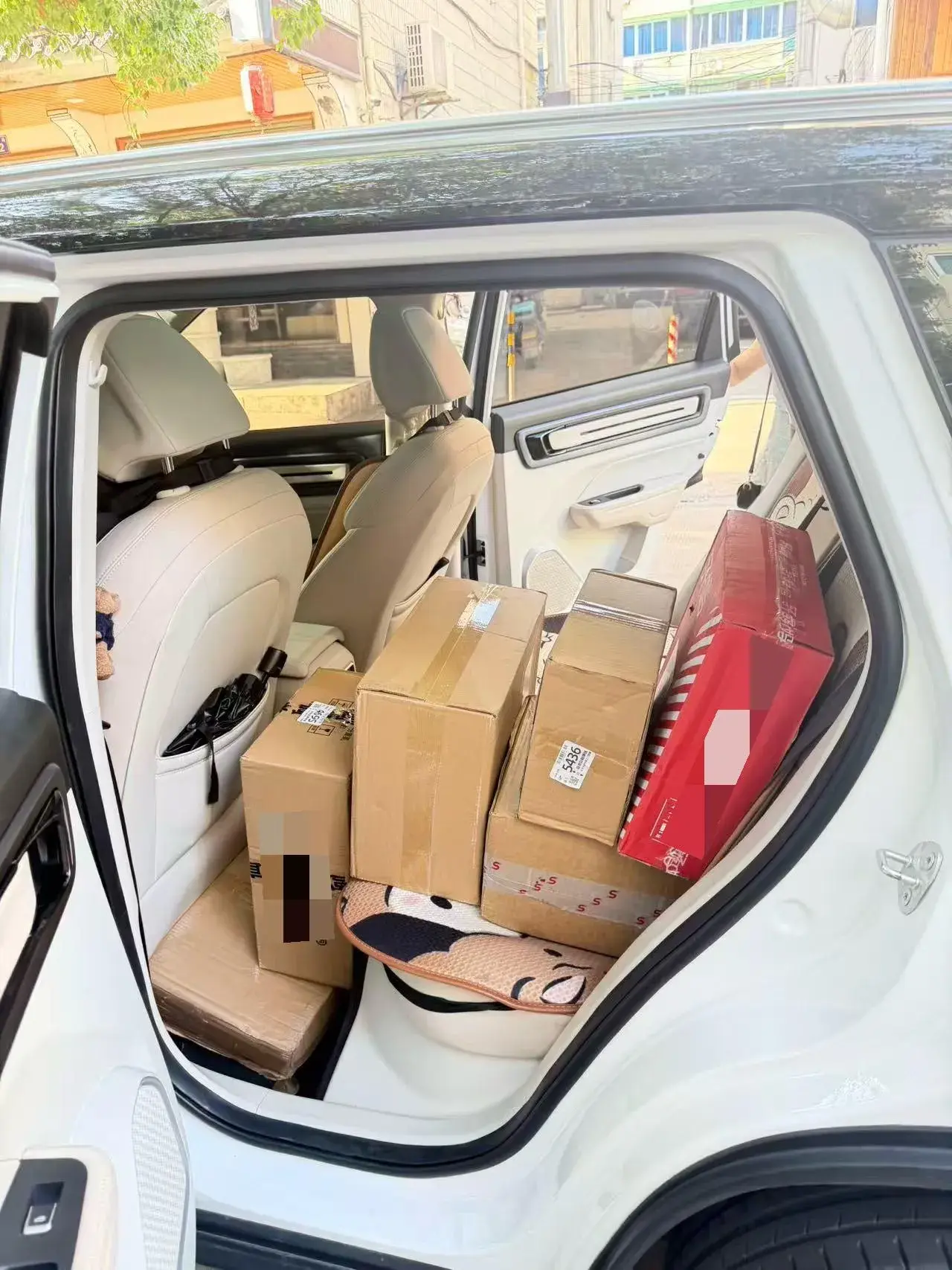 2023 GEELY ICON thumbnail 3