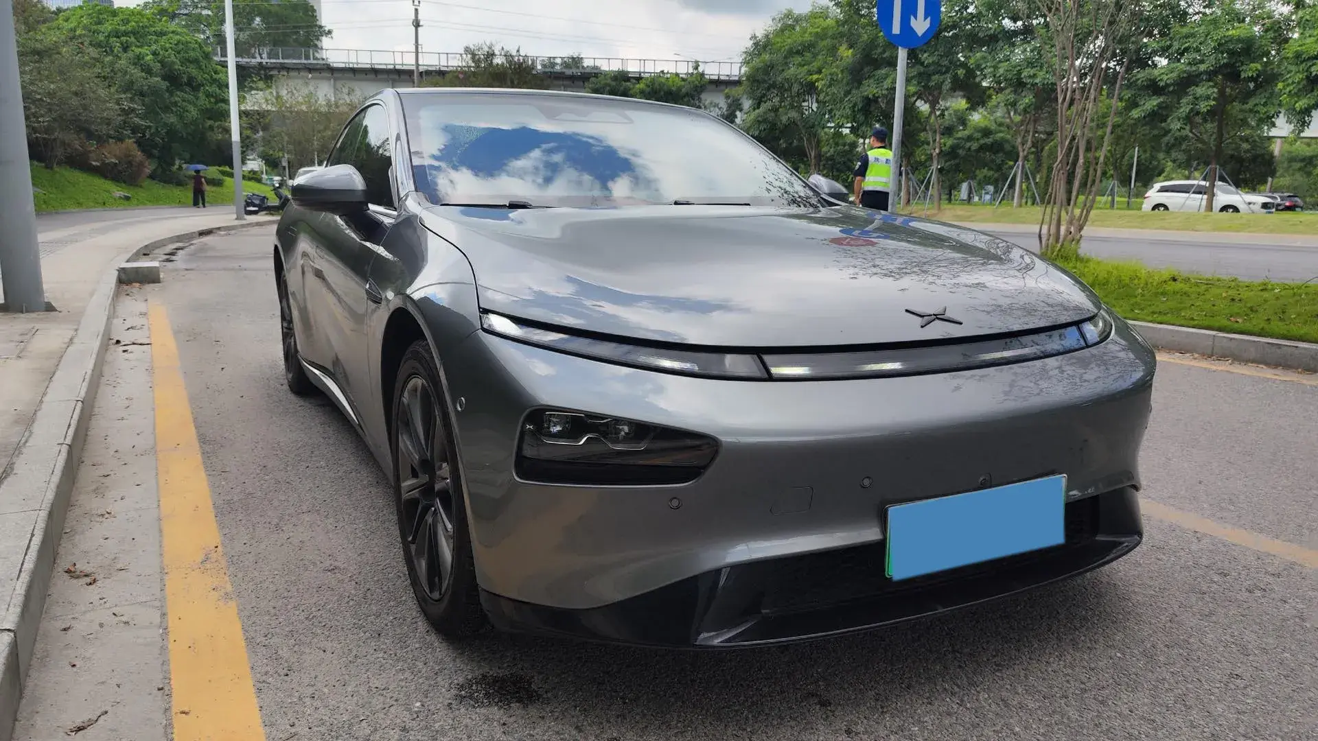 2020 XPENG P7 thumbnail 3