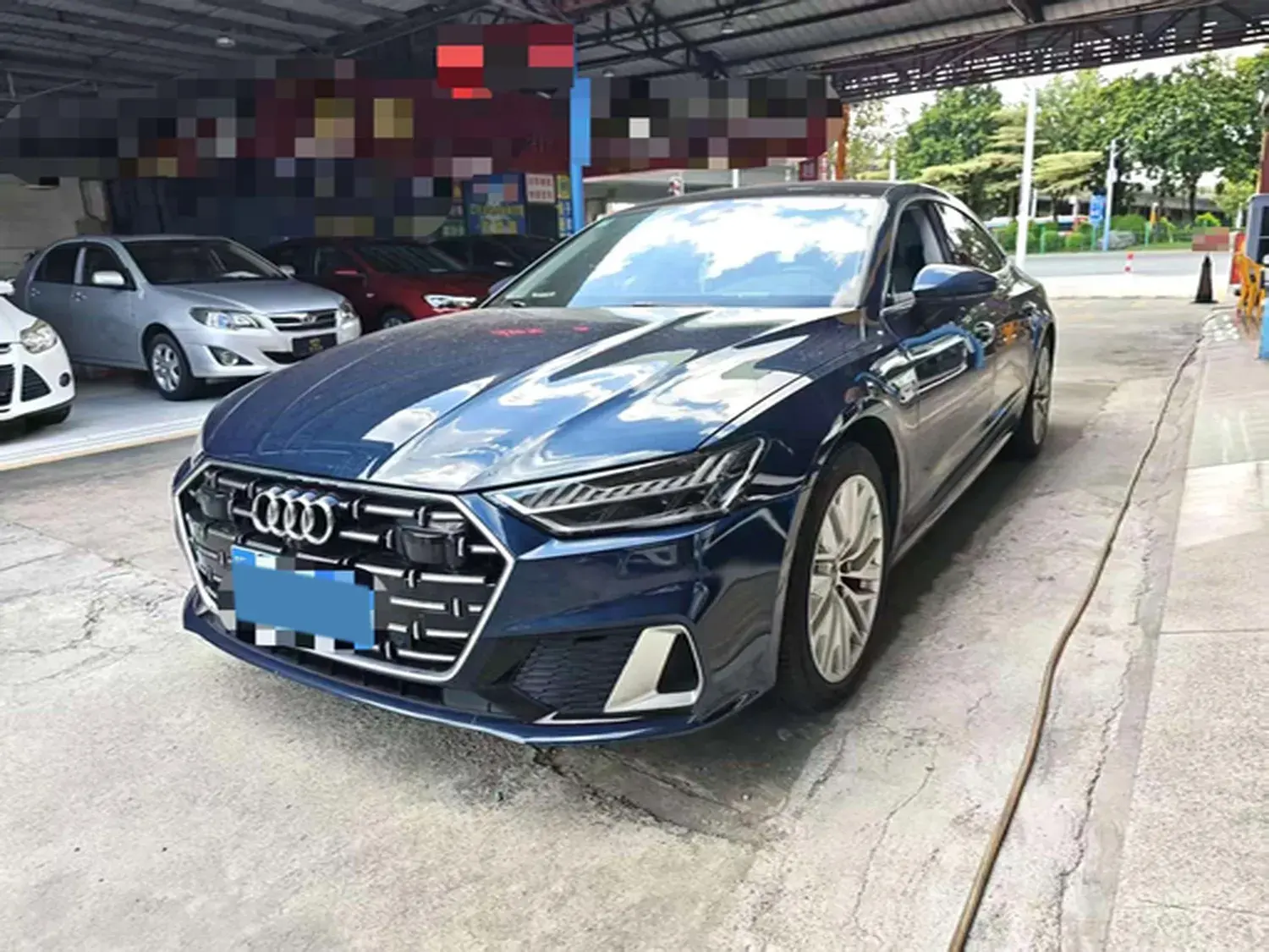 2022 AUDI A7L view 1