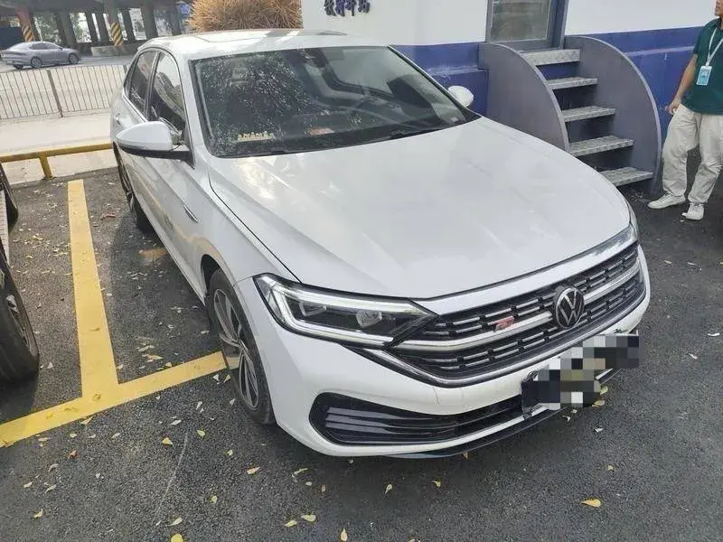 2025 VOLKSWAGEN SAGITAR thumbnail 2