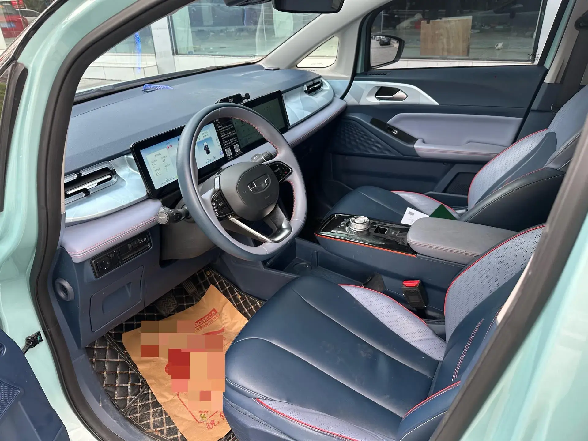 2022 GEOMETRY E thumbnail 2