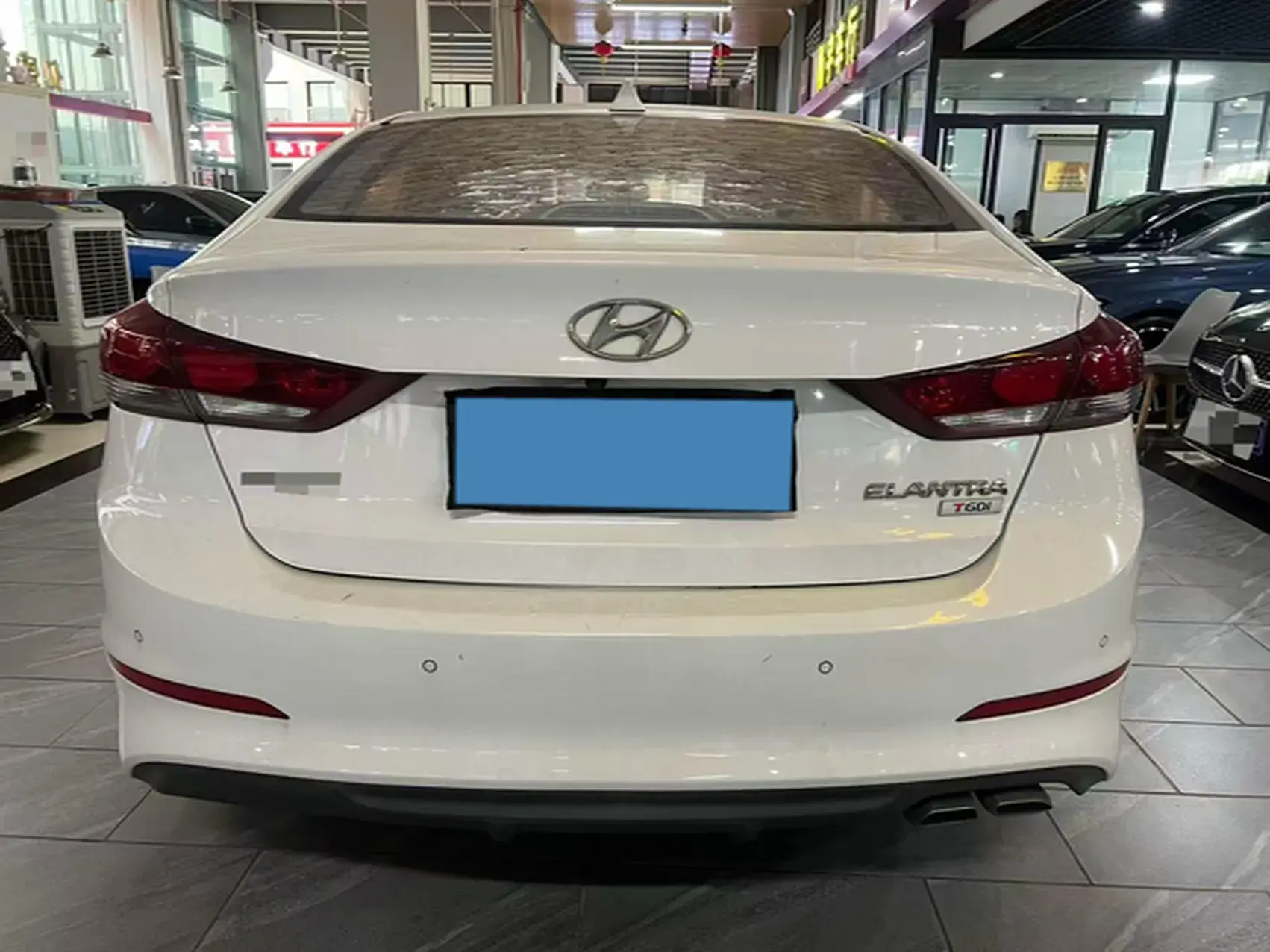 2018 HYUNDAI ELANTRA thumbnail 3