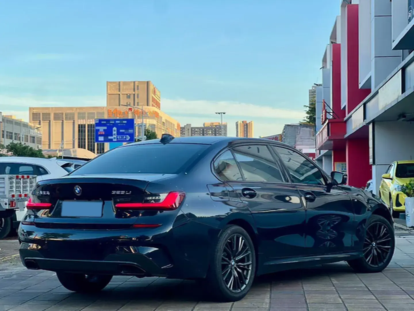 2022 BMW 3 thumbnail 3